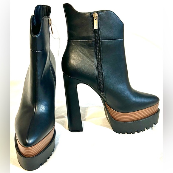 Jessica Simpson Shoes - NEW Jessica Simpson Stensin Platform zippered ankle boots women’s size 9.5